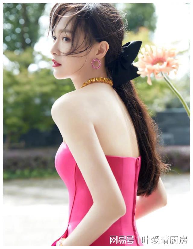 10位明星妻子哪位明星的老婆最漂亮龙8国际唯一网站娱乐圈颜值最高的(图35)