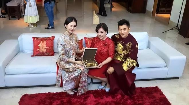 婚！更多细节被扒女方当年被对方用脚踩脸long88龙8国际曝刘诗诗吴奇隆已离(图6)